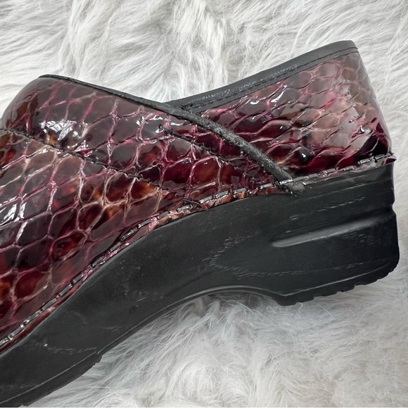Sanita Pro. Patent Danish clogs burgundy embossed croc - Picture 10 of 16